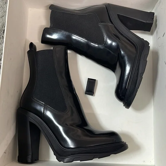 Gently worn Alexander McQueen 678530WHZ84 Woman’s boot Black 38C - Picture 3 of 12